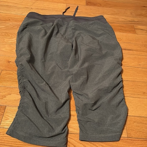 Kirkland Capri Shorts – Size L | Drawstring Waist | Athleisure Edit | - Picture 2 of 2